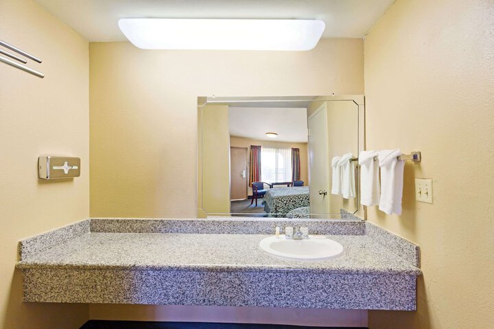 Room 10 of 15