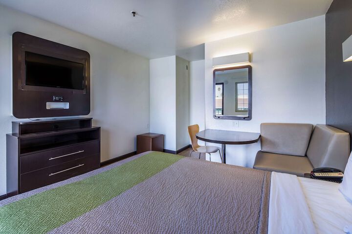 Room 18 of 40