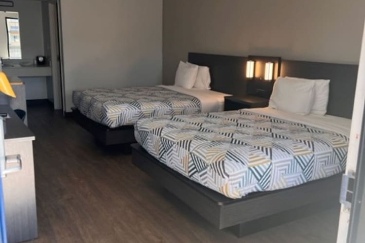 Room 1 of 5
