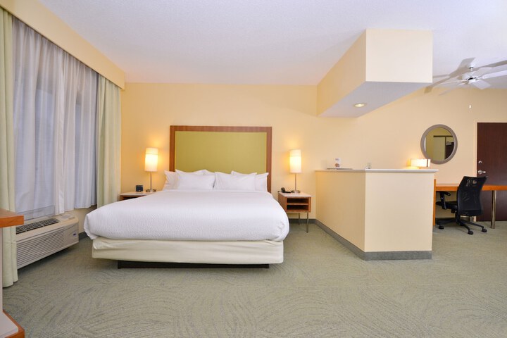 Room 10 of 25