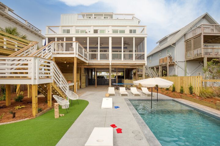 Oceans Eye by Avantstay Beach Front Home w / Roof Top Pool & Putting Green!