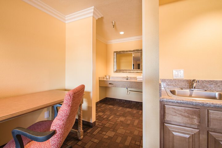Room 40 of 74