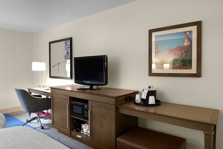 Room 21 of 38