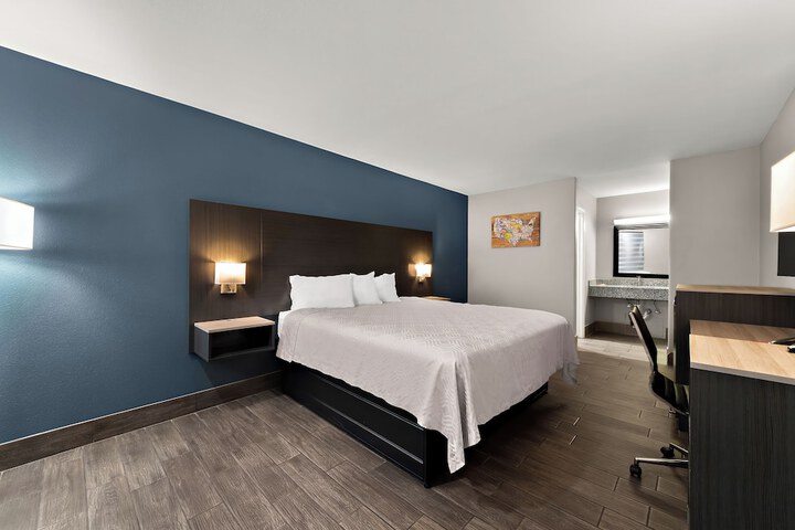 Room 9 of 13
