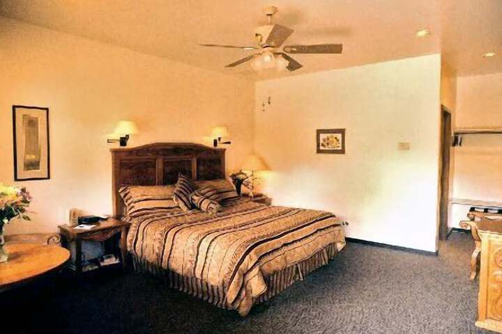 Room 19 of 38