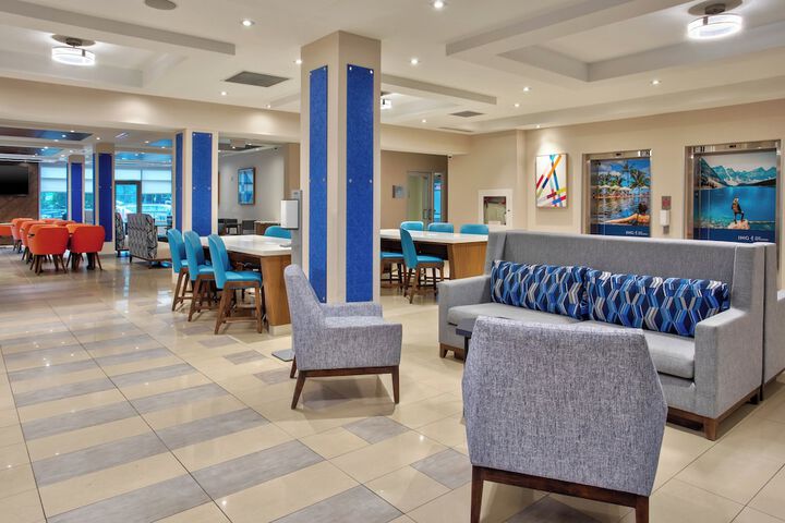 Holiday Inn Express & Suites Kingston Central by IHG