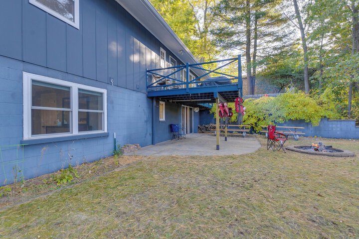 Antiquing & Fishing: Riverfront Waupaca Home!
