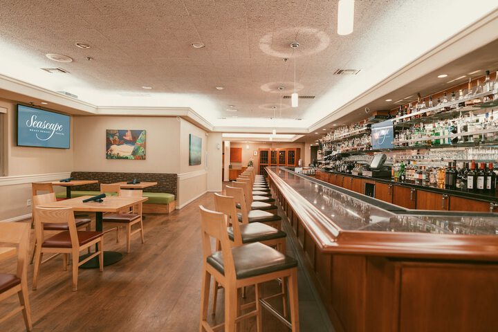 Lounge 56 of 78