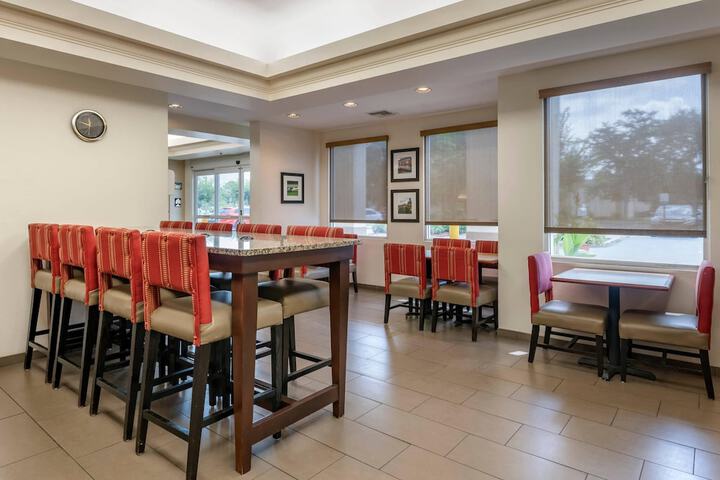 Comfort Inn & Suites DeLand - near University