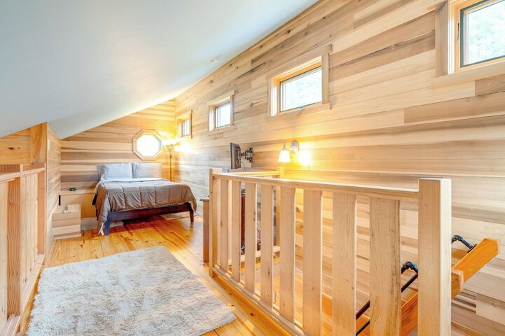 Sawyers Cabin w / Hot Tub in Blue Ridge Mtns!