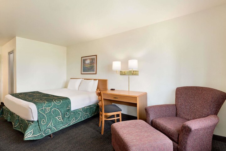 Room 7 of 16