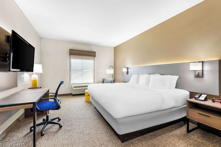 Room 33 of 45