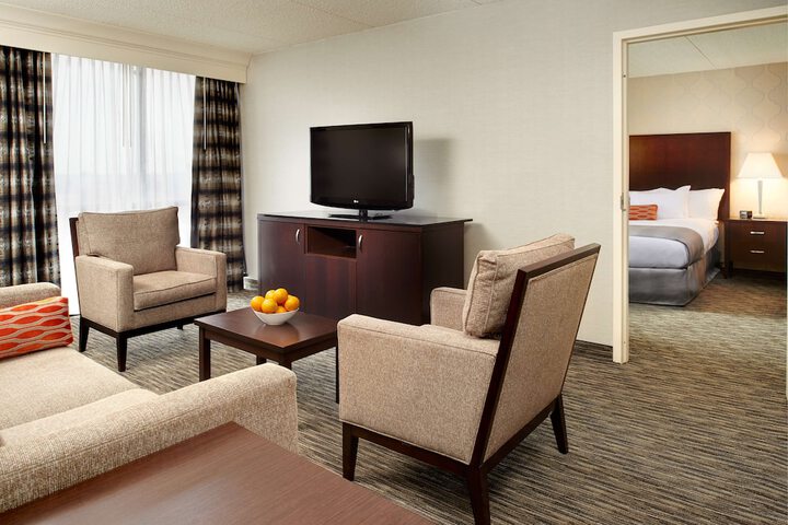 DoubleTree by Hilton Detroit - Dearborn