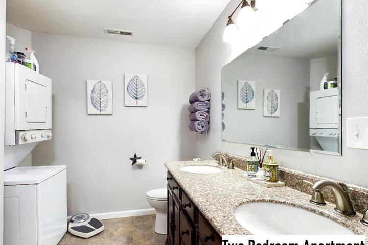 Beautiful Country Apartment AC, Pickleball, Billiards, Playground, Gardens