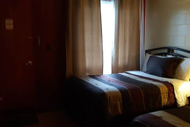 Room 10 of 32