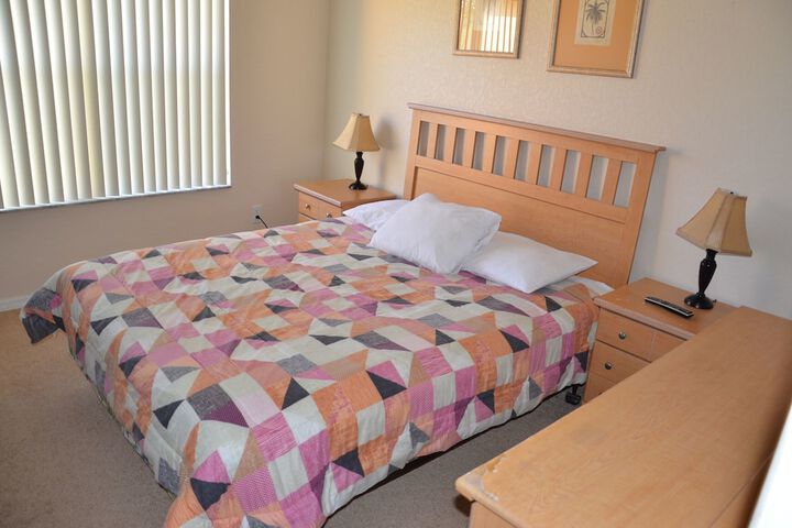 Room 6 of 8