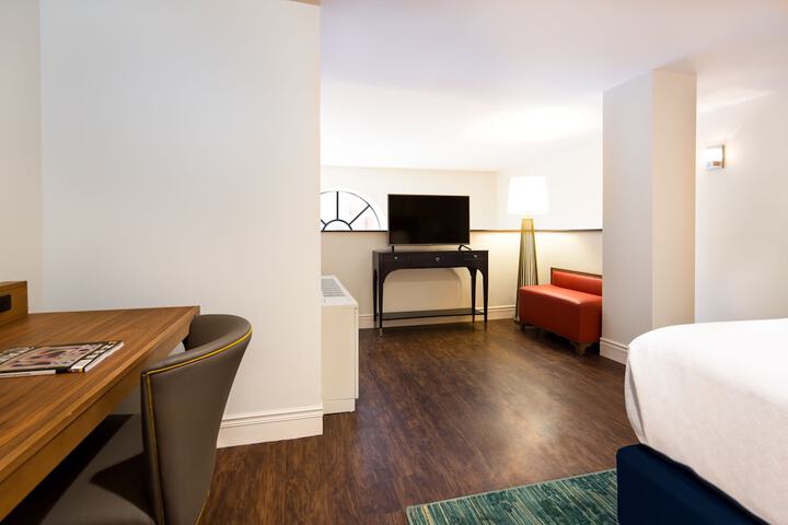 Room 43 of 91