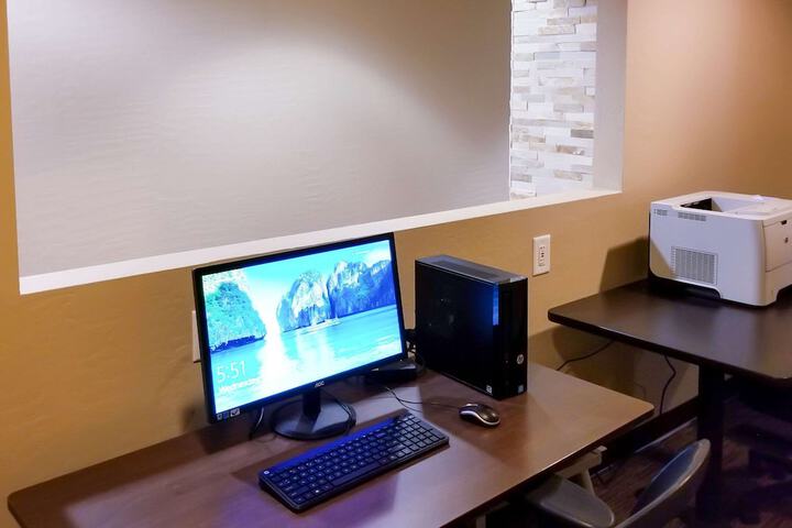 Business Center 109 of 112
