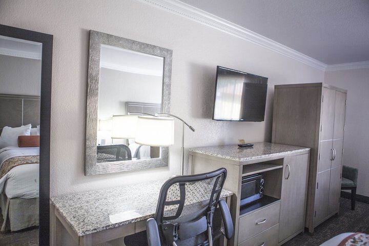 Room 16 of 38