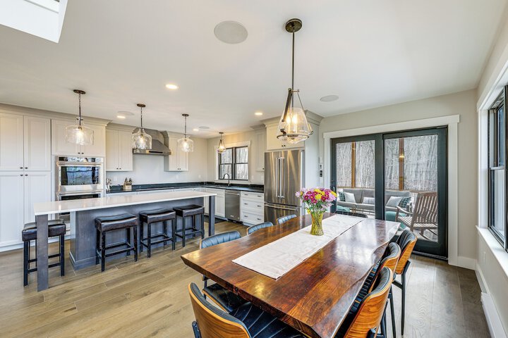 Mountain-view Home in Stoneham w / Hot Yoga Studio!