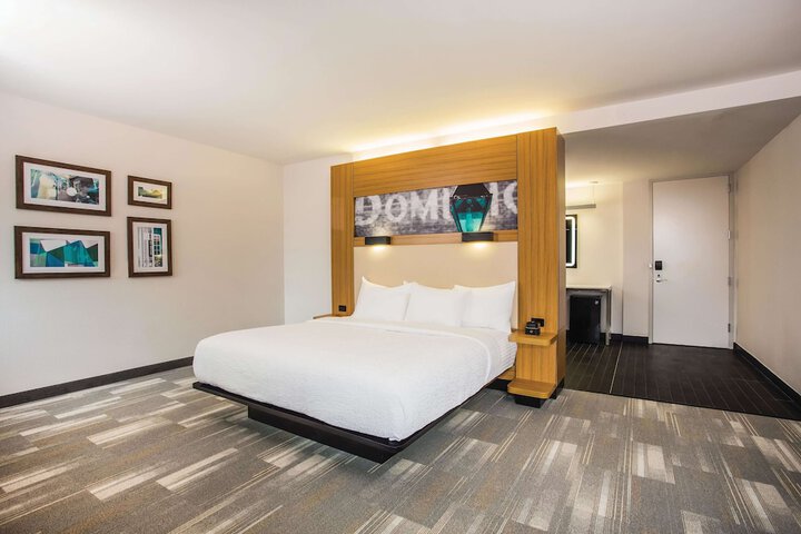 Room 17 of 32
