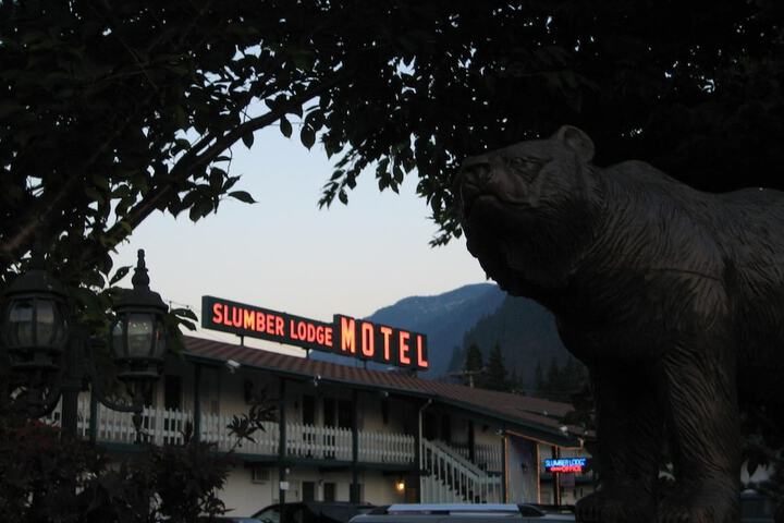 Slumber Lodge Motel