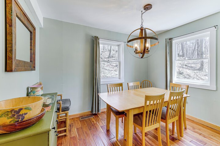 Jeffersonville Home w / Deck Near Hiking & Climbing