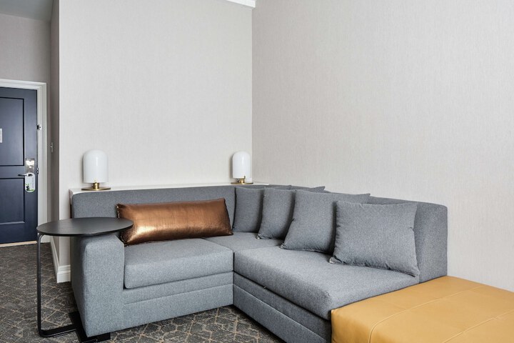 The Sire Hotel Lexington Tapestry Collection by Hilton