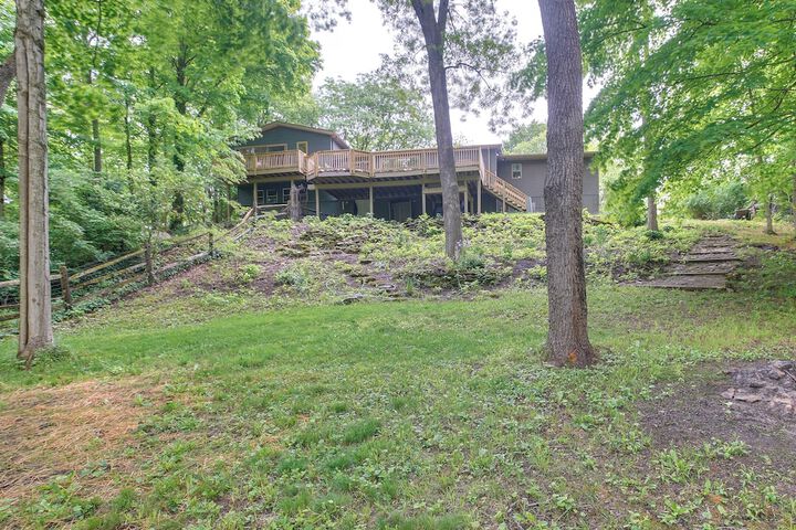 Spacious Riverfront Delaware Home w / Views