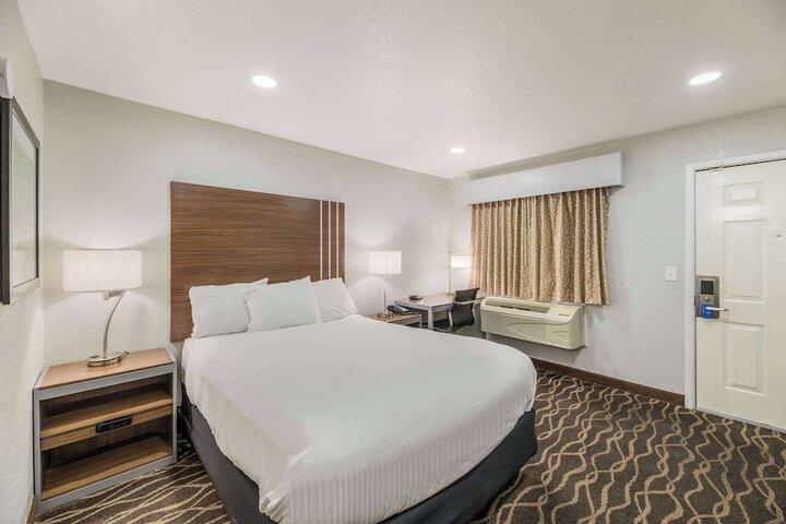 Room 20 of 34