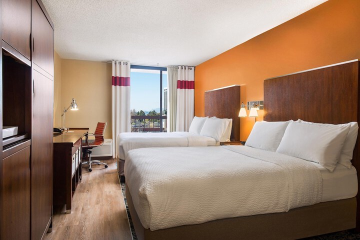 Four Points by Sheraton San Francisco Bay Bridge
