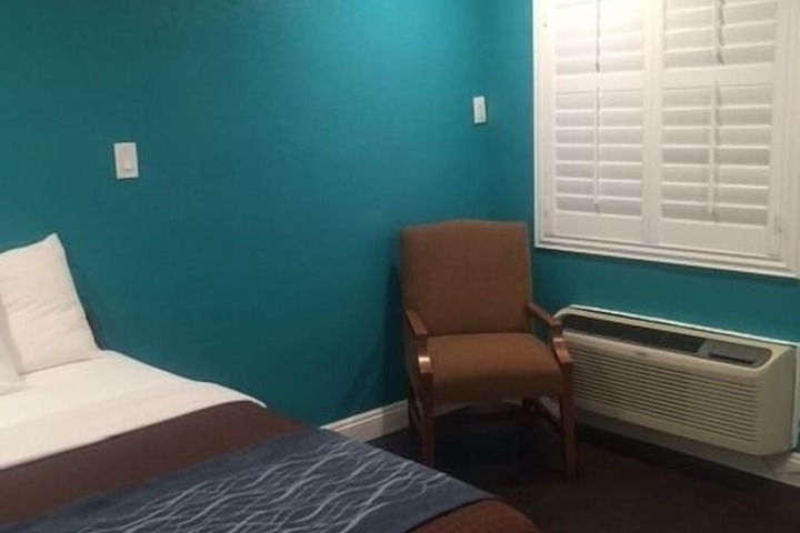 Room 17 of 25
