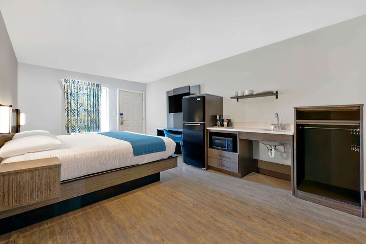 Room 17 of 27