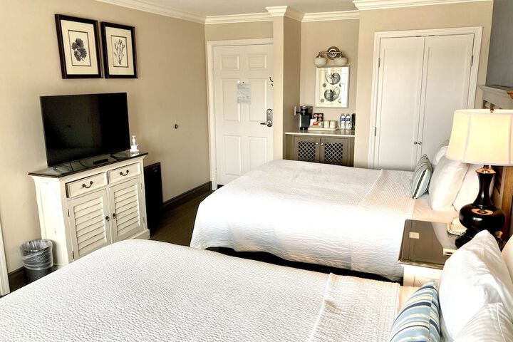 Sand Pebbles Inn