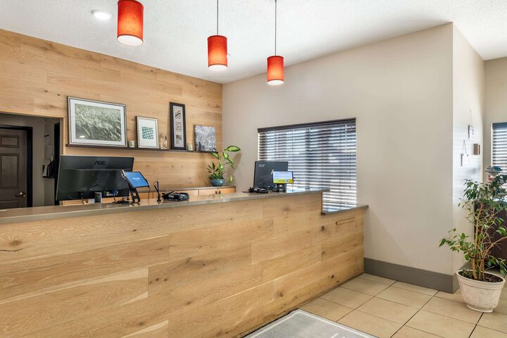 Country Inn & Suites by Radisson Watertown, SD