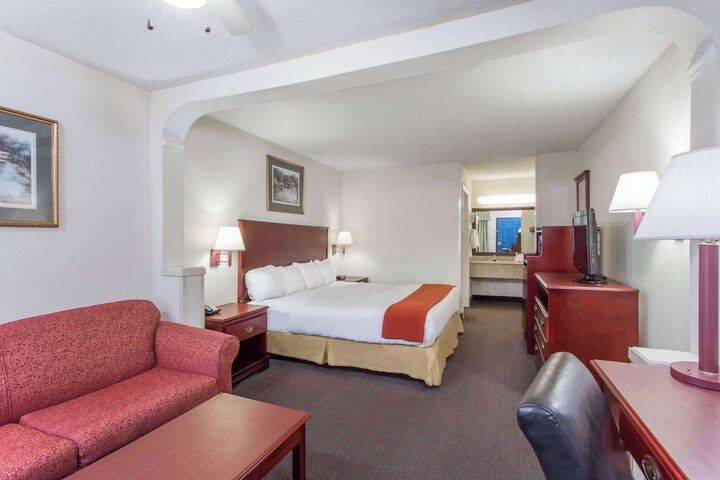 Room 16 of 48