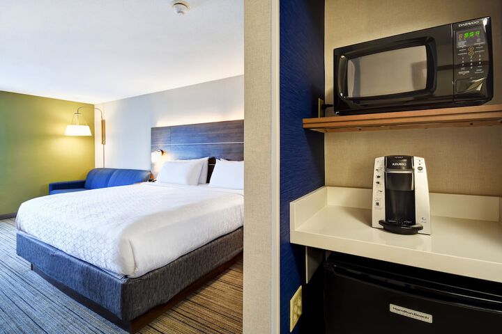 Holiday Inn Express Newport North - Middletown by IHG