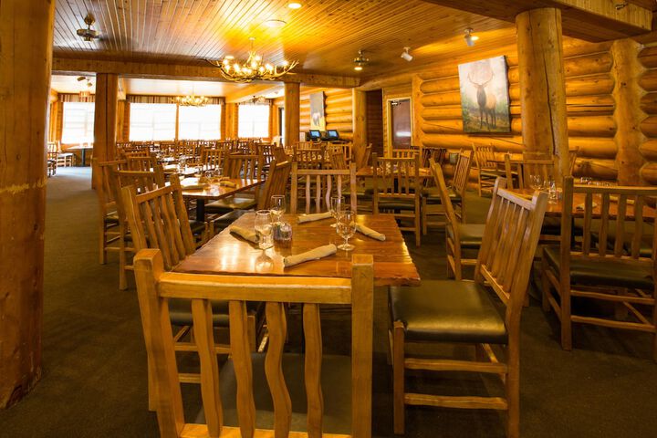 Headwaters Lodge & Cabins at Flagg Ranch