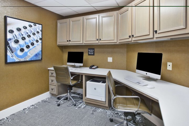 Business Center 26 of 27