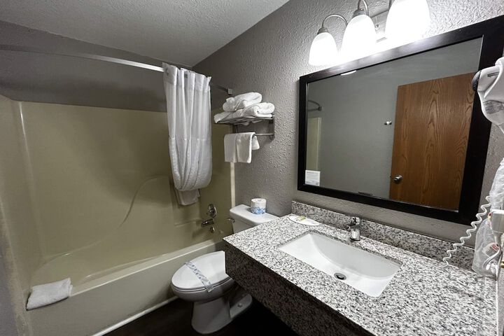 Super 8 by Wyndham Pella