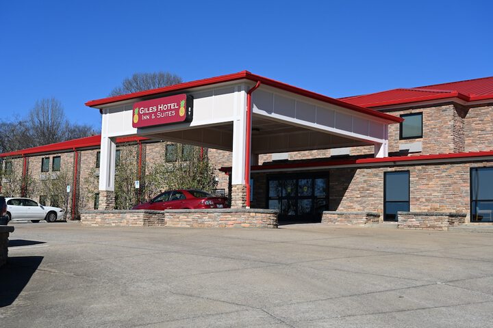 Giles Hotel Inn & Suites