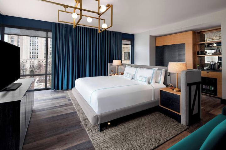 The Oaklander Hotel Autograph Collection