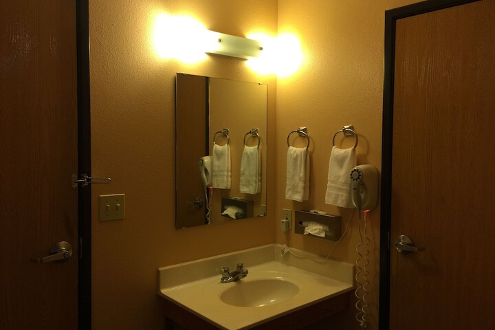 Room 35 of 42