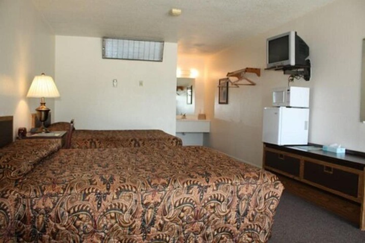 Room 12 of 16