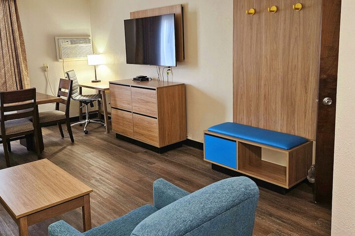 Days Inn and Suites by Wyndham Downtown Missoula-University