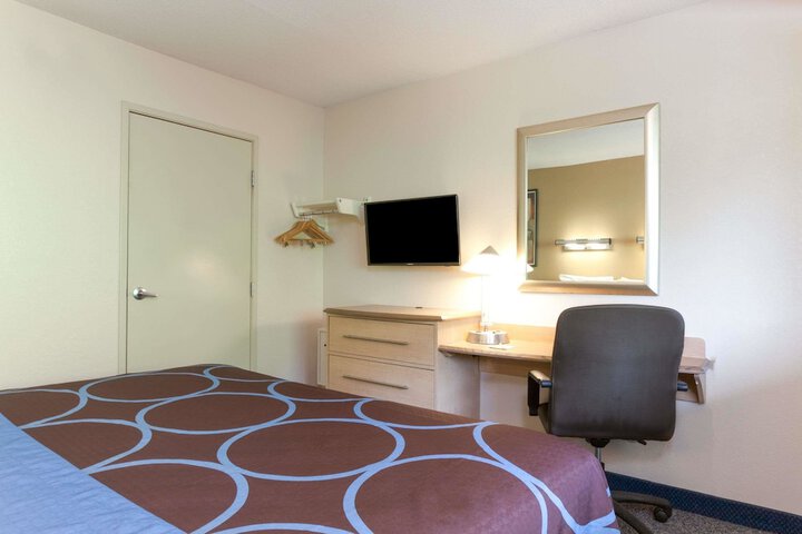 Room 14 of 15