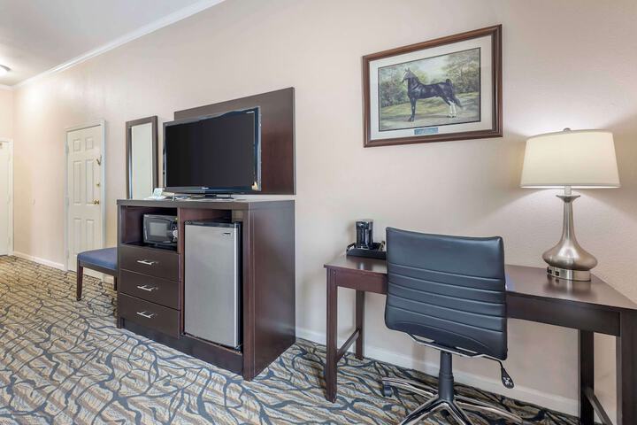 Room 11 of 30