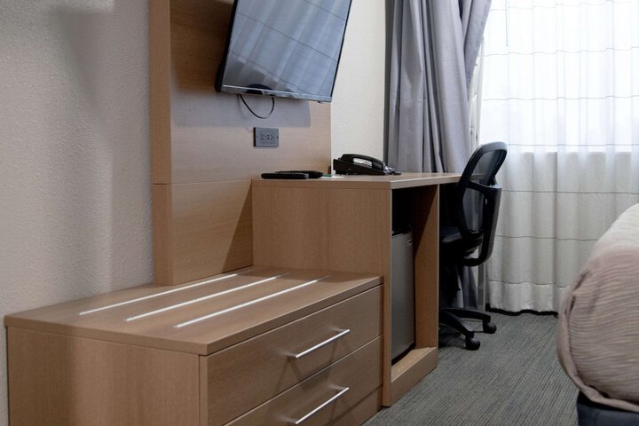 Room 32 of 38