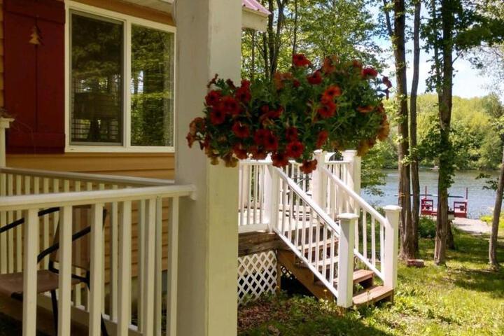Hidden LakeFront Retreat