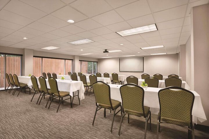 Country Inn & Suites by Radisson Newnan, GA